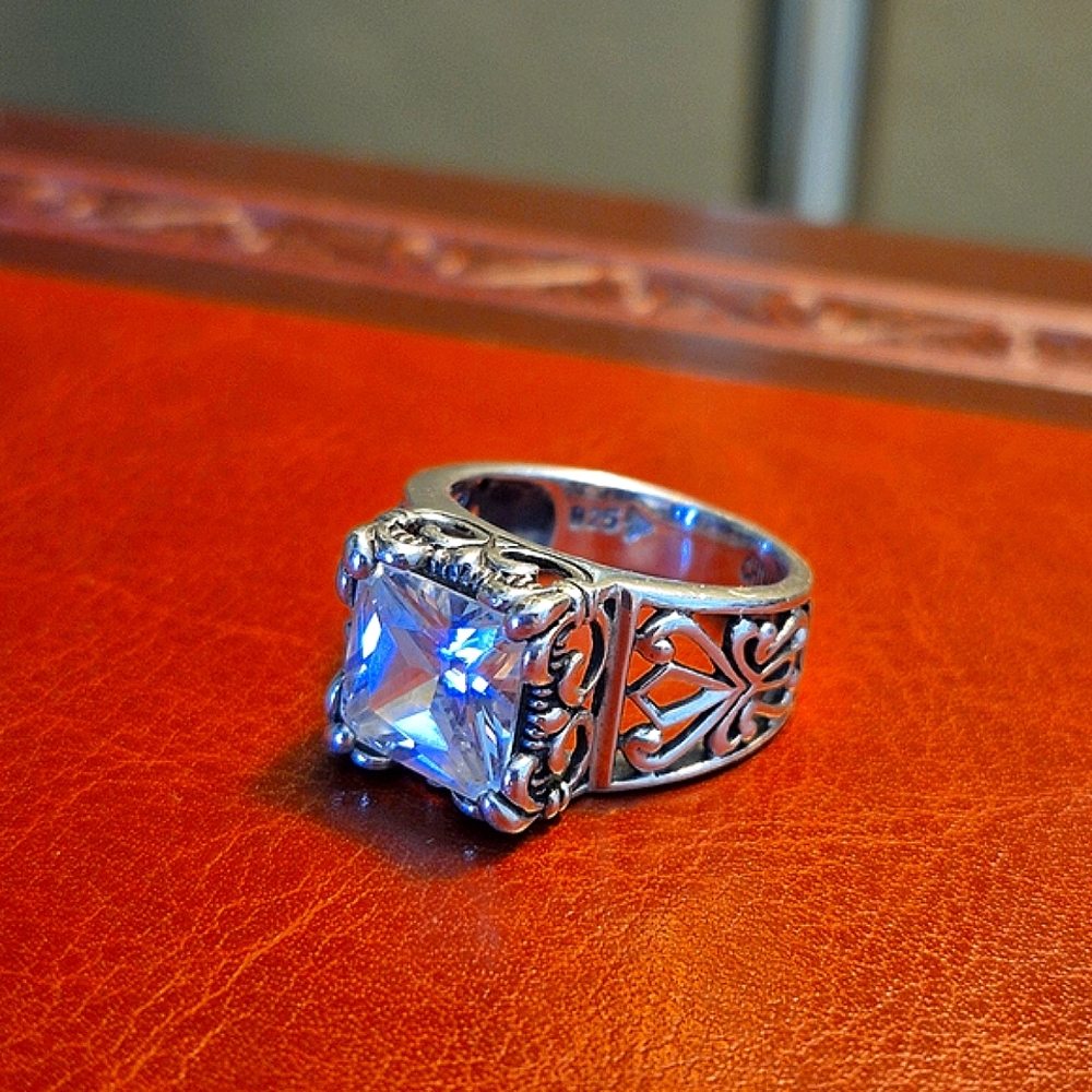 Silpada Vintage Silver Ring with Cubic Zirconia Gemstone - Picture 6 of 7